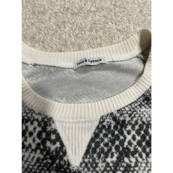 NWT Theo & Spence Womens Size Medium Pullover Long Sleeve Sweatshirt Snake Black - Picture 6 of 10
